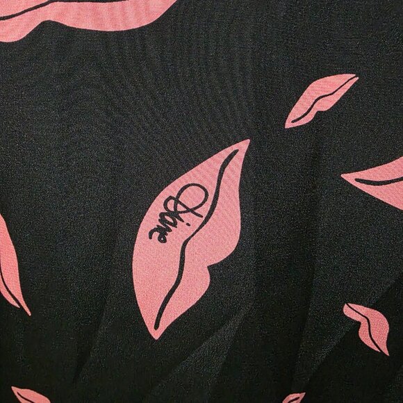 Diane von Furstenberg Silk Blouse Womens 6 Black Pink Lips Print Button Down Top - Picture 9 of 10